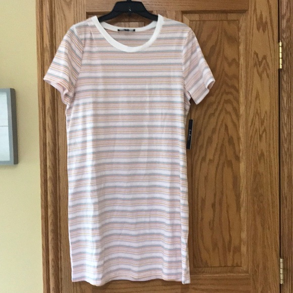 Lulus Dresses & Skirts - Lulu’s t-shirt dress